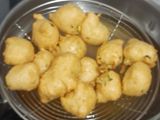 અડદ દાળ ના વડા (Urad Dal Vada Recipe In Gujarati)