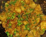 A picture of step 5 of Aloo methi matar ki sabzi.