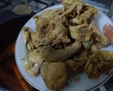 A picture of step 3 of Chicken yakhni pulao.
