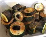 Une image de l'étape 4 de Courgettes grillées caramélisées aux épices espagnoles.