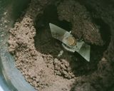 A picture of step 1 of Oreo shots.