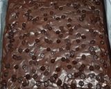 Foto langkah ke 8 dari resep Brownies Chocochips Panggang Shiny Crust.