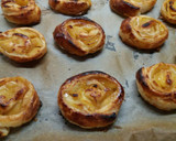 Foto del paso 8 de la receta: Caracolas de hojaldre y manzana