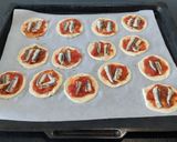 Une image de l'étape 4 de Mini pizzas aux anchois 🍎🍷.