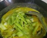Foto langkah ke 6 dari resep Gulai Ikan Tongkol Batang Keladi.