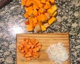 Foto del paso 2 de la receta: Sopa cremosa de zapallo anco y zanahoria 🥕 - versión light y calórica