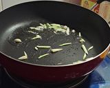 Hình bước làm 2 của món Nấm bào ngư xào giá hẹ (Món chay)