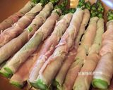 A picture of step 6 of Asparagus Pork Rolls.
