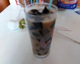Foto langkah ke 4 dari resep Ice Coffee Grass jelly.