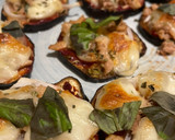 Foto del paso 3 de la receta: Mini pizzas de atún y cebolla con base de berenjena