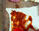 Foto langkah ke 2 dari resep Pizza Pastry Roll.