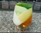 A picture of step 11 of Icecrem jello||vanilla ice cream jello dessert.