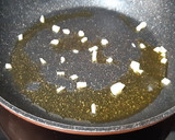 Foto del paso 4 de la receta: Chuleta de Sajonia a la plancha con repollo y patata rehogados