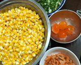 Hình bước làm 1 của món Bắp xào trứng muối