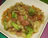 Foto langkah ke 4 dari resep Tumis makaroni sosis brokoli.
