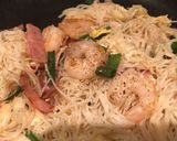 A picture of step 5 of Prawns Egg Rice Noodles.