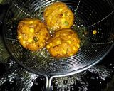 A picture of step 4 of Chana Dal Vada.