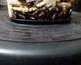 A picture of step 8 of Mariegold biscuits  cake.