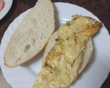 Foto del paso 3 de la receta: Bocadillo de lomo adobado con pimiento del piquillo, tortilla y queso
