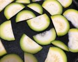Foto del paso 5 de la receta: Pizza integral con vegetales y huevo 🍕🍆🥚