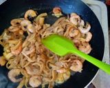 Foto langkah ke 5 dari resep Tumisan Udang Jamur Tiram.