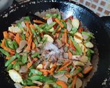 Foto langkah ke 3 dari resep Tumis Sayur dan Bakso.