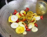 Gambar langkah 4 resipi Telur Ikan Goreng Kunyit.