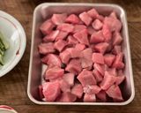 A picture of step 1 of 🐟 Maguro don - Blue fin tuna sashimi on bowl of rice.
