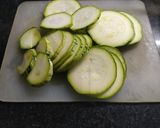 Foto del paso 1 de la receta: Tortilla de zucchinis Ali