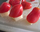 Foto del passaggio 3 della ricetta 🍅Finger Food Sfizioso con Pomodorini e Formaggio Mezzano🧀 (Facile e veloce)
