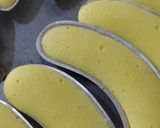 Foto langkah ke 3 dari resep Banana steam cake.