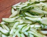 Фото кроку 1 до Очень вкусный салат из овощей и консервированой фасоли.
