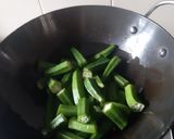 A picture of step 1 of Bindi curry.