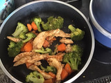 Pollo con brócoli y zanahorias al vapor medio chino, pero picantes!!!