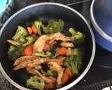 Foto del paso 4 de la receta: Pollo con brócoli y zanahorias al vapor medio chino, pero picantes!!!
