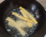 A picture of step 4 of Methi stick crispy namkeen.