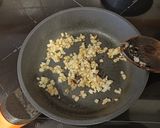 Foto del paso 1 de la receta: Champiñones con jamón y tomate