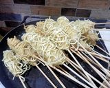 Foto langkah ke 3 dari resep Ayam Gulung Mie.