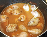 Foto del paso 7 de la receta: Chipirones en su tinta rellenos de langostinos