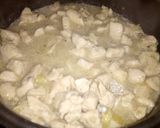 Hagymás csirkekockák héjában főtt burgonyával - egytál recept fázis 2 fotója