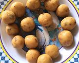 Foto langkah ke 2 dari resep Simple Cake Pops.