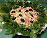 Une image de l'étape 12 de Salade de crabe au céleri, courgette, oignon rouge et olives noires.