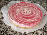 Tarta mármol de frambuesas y chocolate blanco