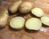 Foto del paso 2 de la receta: Canapé de patata con huevo de codorniz y chorizo