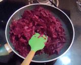 चविष्ट आणि पौष्टिक बीटरूट हलवा..(Beetroot Halwa Recipe In Marathi) रेसिपी स्टेप 3 फोटो 
