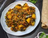 A picture of step 4 of Lasooni Aloo Palak !!.