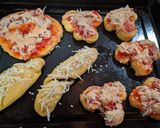 Foto langkah ke 5 dari resep Pizza Mini Simple.