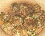 Une image de l'étape 2 de Tajine kefta aux œufs et à la tomate.