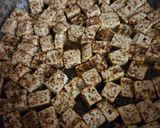 Foto del paso 4 de la receta: Tofu orgánico al chimichurri 🥢 Cubitos de tofu bio con hierbas deshidratadas y vinagre vivo 🥣