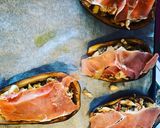 Foto del paso 4 de la receta: Riquísimas berenjenas rellenas de pechuga, con jamón, bechamel y queso rallado